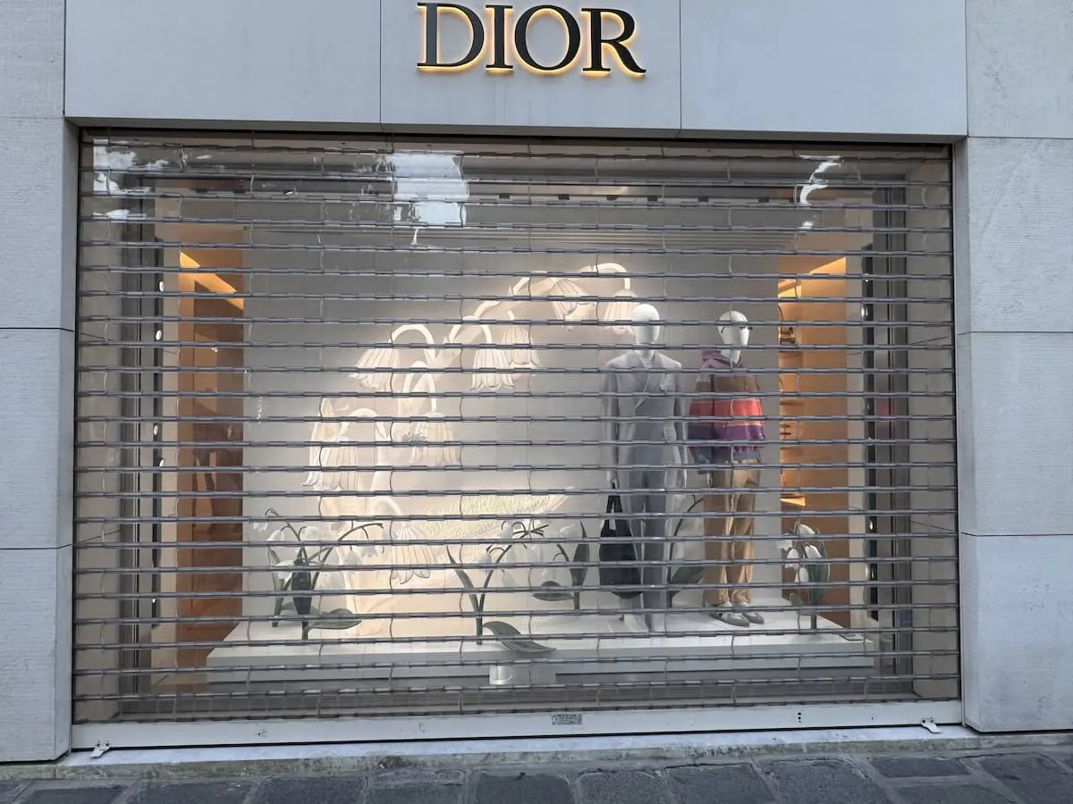 Rideau de protection de commerce