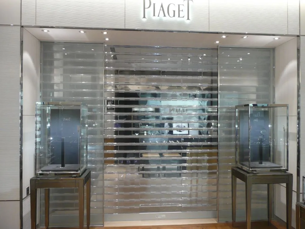 Rideau de protection transparent chez Piaget